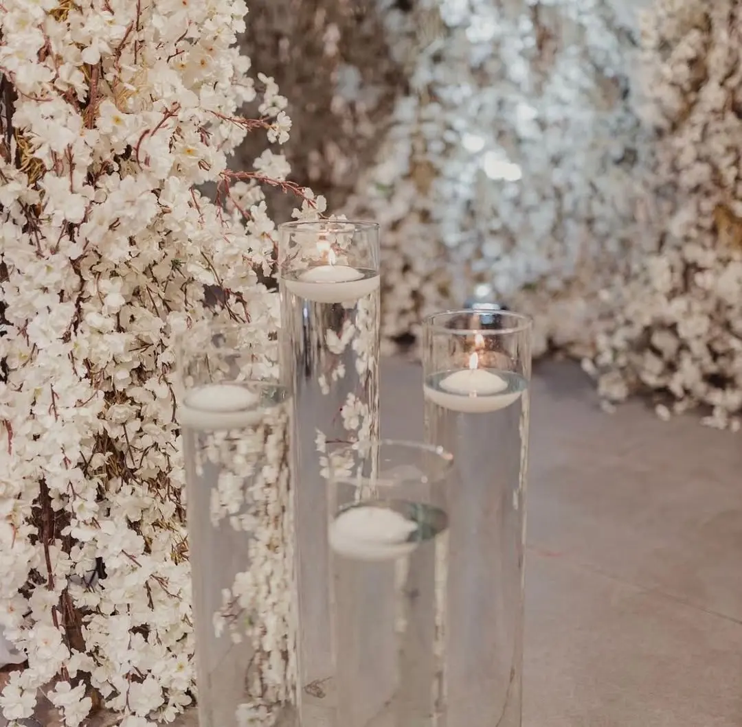 Arreglos florales blancos para decoración de boda